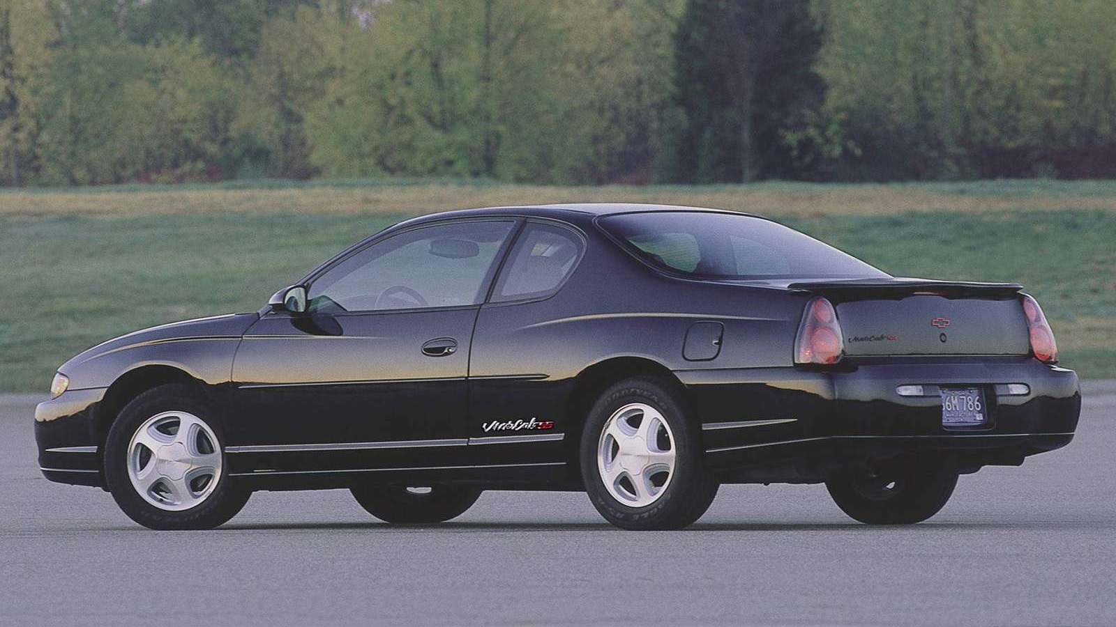 2000 Chevrolet Monte Carlo rear three-quarter view