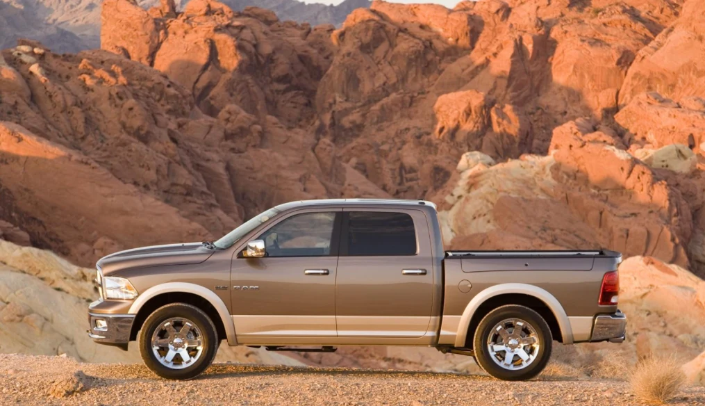 Dodge Ram 1500 DS pickup in side profile against a desert rock landscape